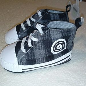 Akademiks Boys Plaid Sneaker-NWT